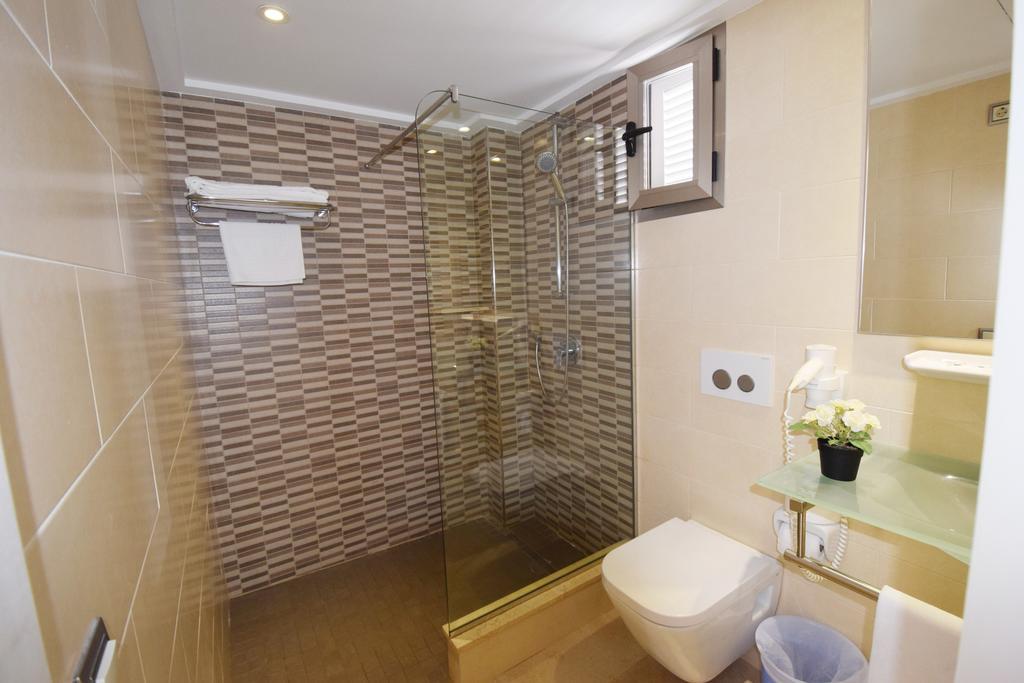 Apartamentos Ferrera Pins 卡拉费若拉 外观 照片